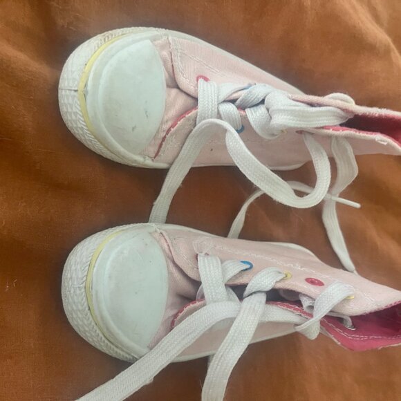Kids Converse - Picture 2 of 3